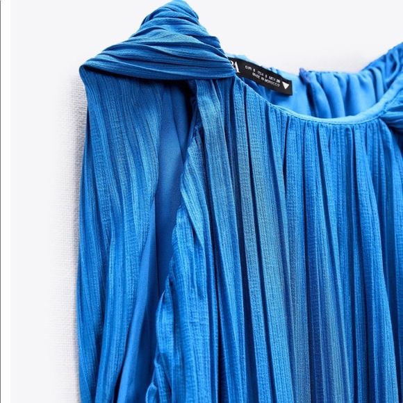 COPY - Pleated cape dress - Picture 9 of 11
